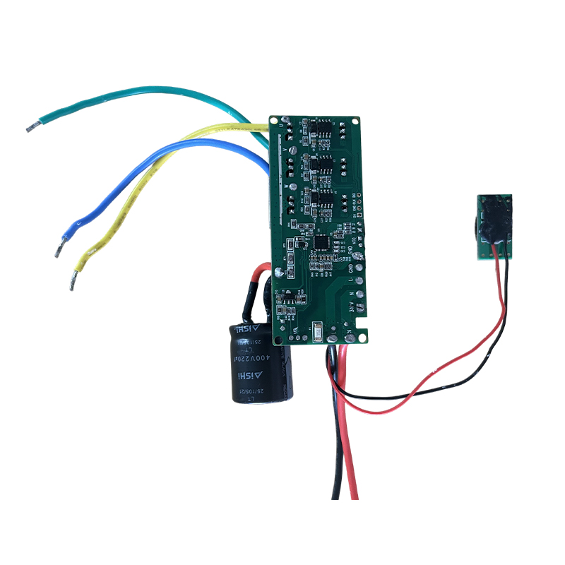 How does a vacuum cleaner motherboard achieve a balance between high power output and low standby power consumption within a limited space?